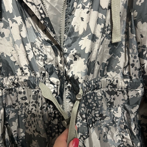 Maurices Floral Utility Jacket in Gray and Cream - Picture 3 of 4